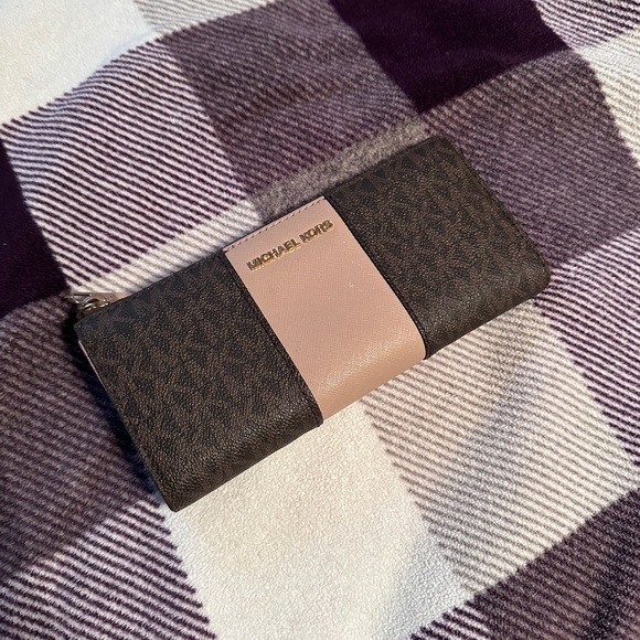 Michael Kors Jet Set Brown and Taupe Signature Zip Wallet - Picture 1 of 2